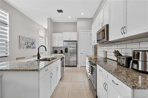 180 SE Via Bisento Port St Lucie FL 34952