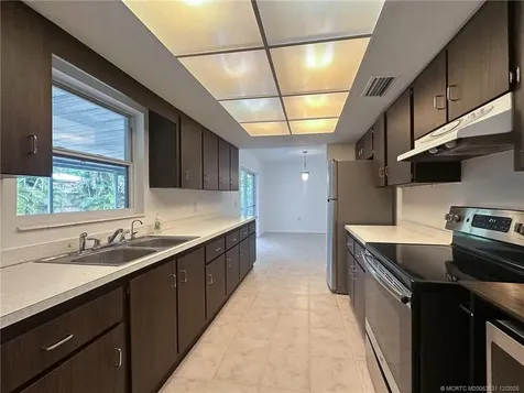 1739 SE Madison Street Stuart FL 34997