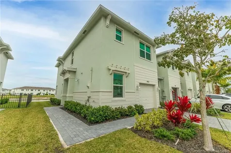 663 SE Lake Falls Street Port St Lucie FL 34984