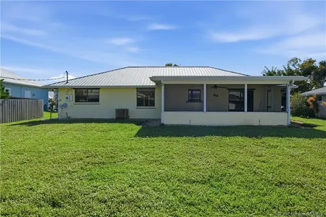4665 SE Manatee Terrace Stuart FL 34997