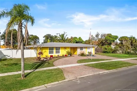 1425 SE San Sovina Terrace Port St Lucie FL 34952