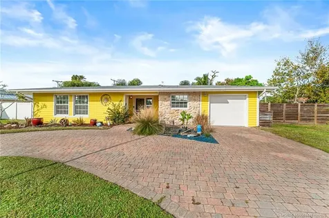 1425 SE San Sovina Terrace Port St Lucie FL 34952