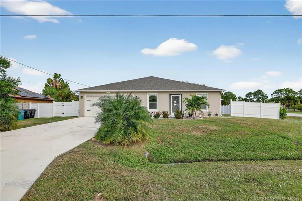3002 SE East Blackwell Drive Port St Lucie FL 34952