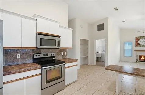 950 SW Jaslo Avenue Port St Lucie FL 34953