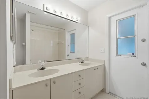 950 SW Jaslo Avenue Port St Lucie FL 34953