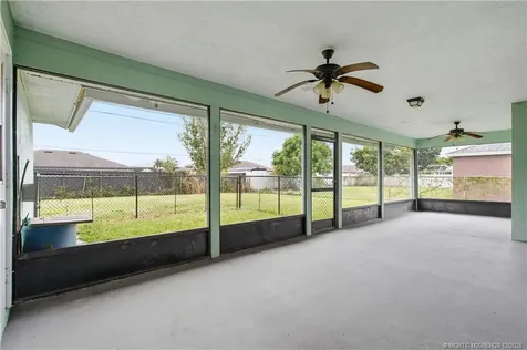 950 SW Jaslo Avenue Port St Lucie FL 34953