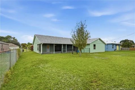 950 SW Jaslo Avenue Port St Lucie FL 34953