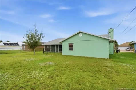 950 SW Jaslo Avenue Port St Lucie FL 34953