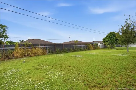 950 SW Jaslo Avenue Port St Lucie FL 34953