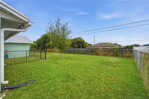 950 SW Jaslo Avenue Port St Lucie FL 34953