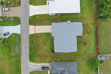 950 SW Jaslo Avenue Port St Lucie FL 34953