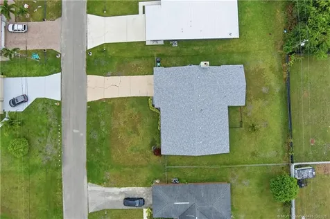 950 SW Jaslo Avenue Port St Lucie FL 34953