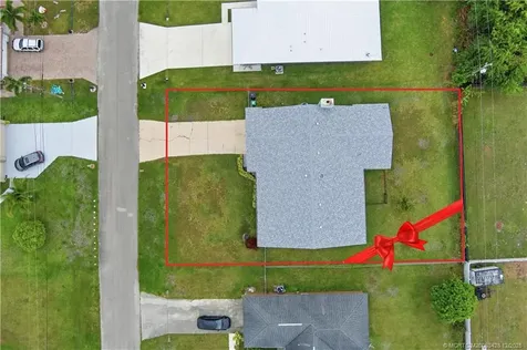 950 SW Jaslo Avenue Port St Lucie FL 34953