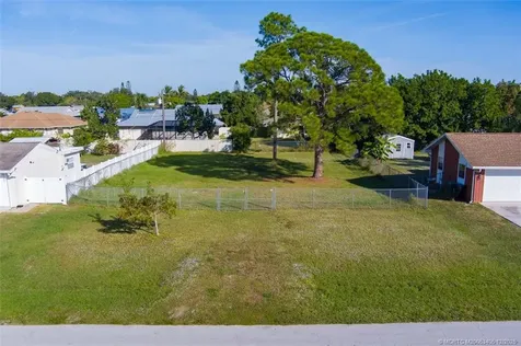 171 SE Dwight Avenue Port St Lucie FL 34983
