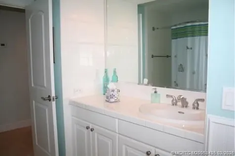 513 Gunwale Lane Longboat Key FL 34228