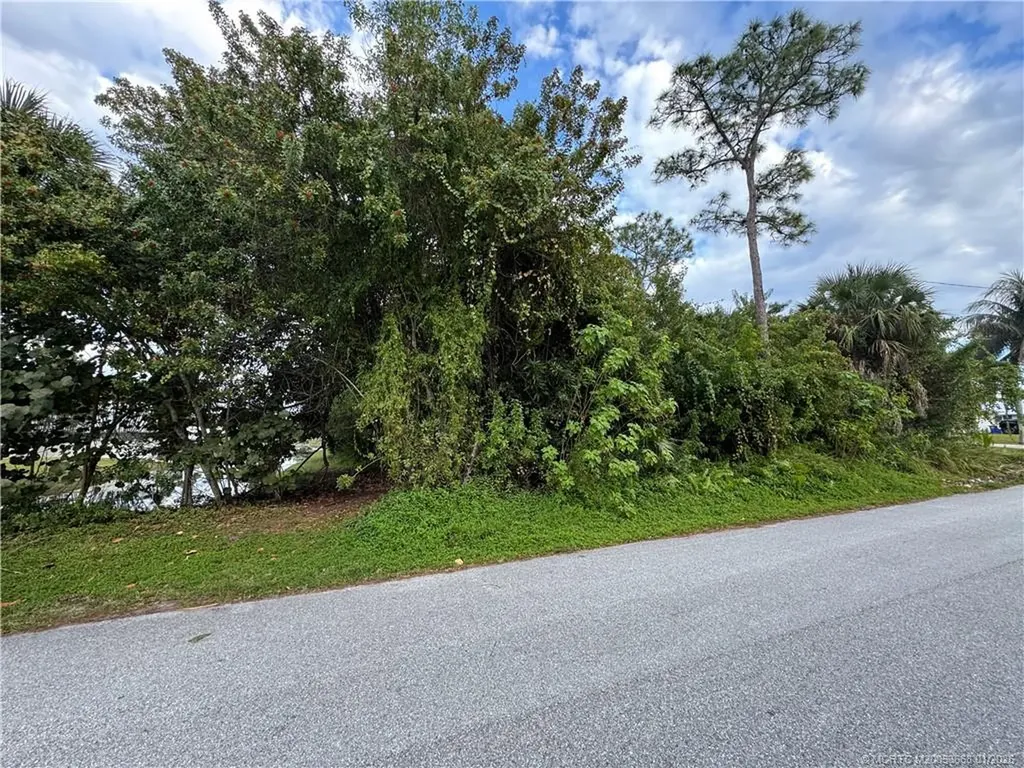 Lot 10,20 1/2 21 SE Pinehaven Avenue Hobe Sound FL 33455