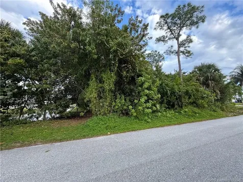 Lot 10,20 1/2 21 SE Pinehaven Avenue Hobe Sound FL 33455