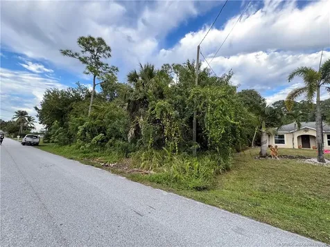 Lot 10,20 1/2 21 SE Pinehaven Avenue Hobe Sound FL 33455