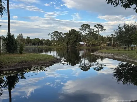 Lot 10,20 1/2 21 SE Pinehaven Avenue Hobe Sound FL 33455