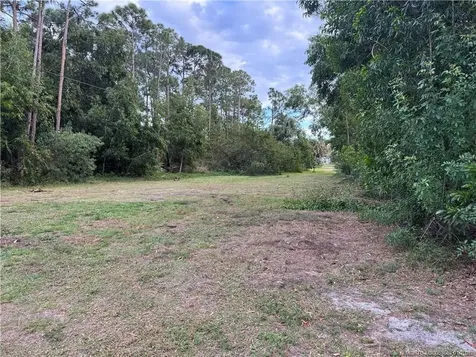 Lot 10,20 1/2 21 SE Pinehaven Avenue Hobe Sound FL 33455