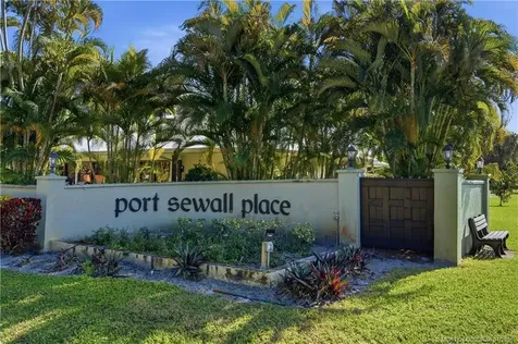 2905 SE Glasgow Drive Stuart FL 34997