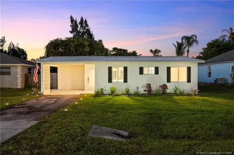 3023 SE Banyan Street Stuart FL 34997