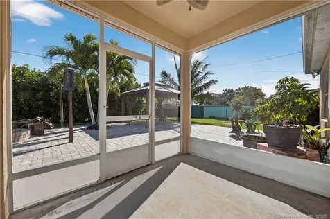 1825 SW Davis Street Port St Lucie FL 34953