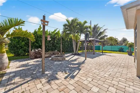 1825 SW Davis Street Port St Lucie FL 34953