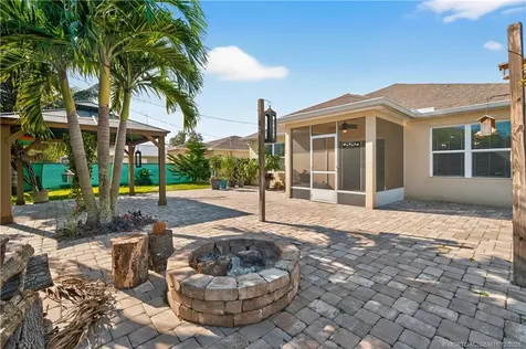 1825 SW Davis Street Port St Lucie FL 34953