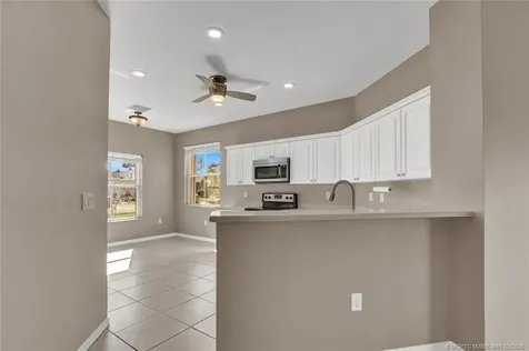 873 SW Rocky Bayou Terrace Port St Lucie FL 34986