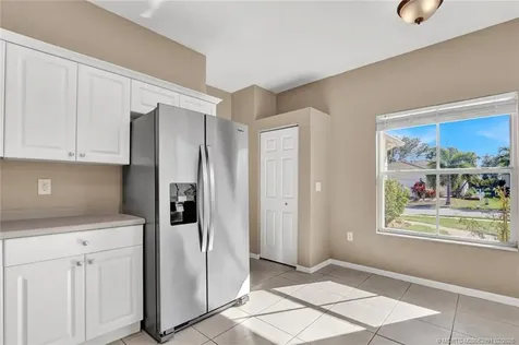 873 SW Rocky Bayou Terrace Port St Lucie FL 34986