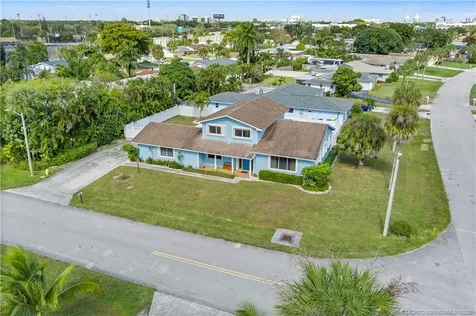 3905 Flag Drive Palm Beach Gardens FL 33410
