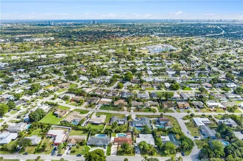 3905 Flag Drive Palm Beach Gardens FL 33410