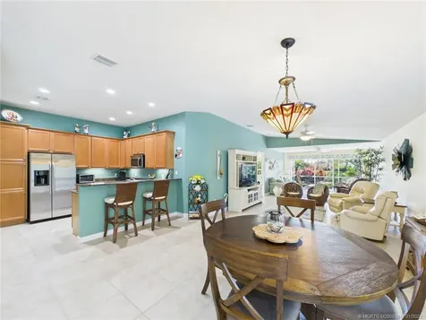 5315 NW Dominica Street Vero Beach FL 32967