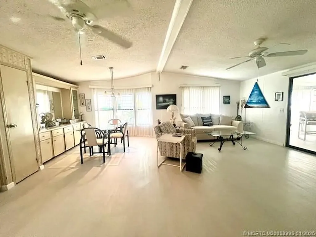 6221 S Ironwood Lane Lantana FL 33462