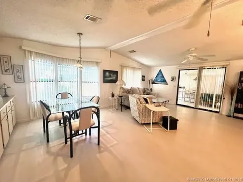 6221 S Ironwood Lane Lantana FL 33462