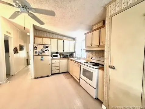 6221 S Ironwood Lane Lantana FL 33462