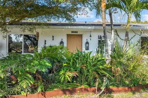 1092 SE Madison Avenue Stuart FL 34996