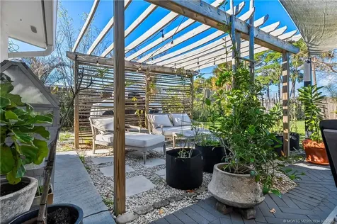 1092 SE Madison Avenue Stuart FL 34996