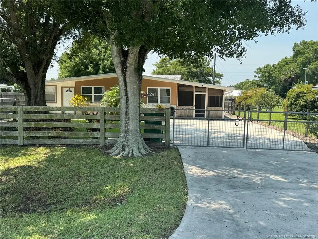 1005 NW 5th Street Okeechobee FL 34972