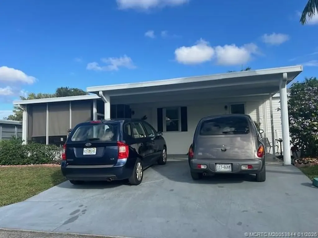 6158 N Guava Lane Lantana FL 33462
