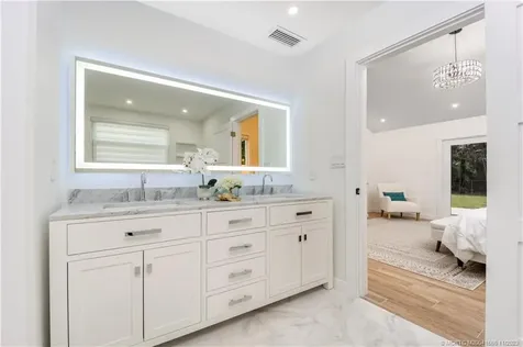 10 Ridgeland Drive Sewalls Point FL 34996