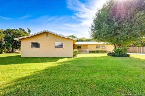2812 S 10th Street Fort Pierce FL 34982