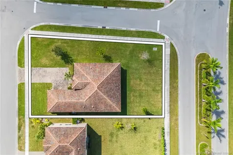 7456 NW Greenspring Street Port Saint Lucie FL 34987