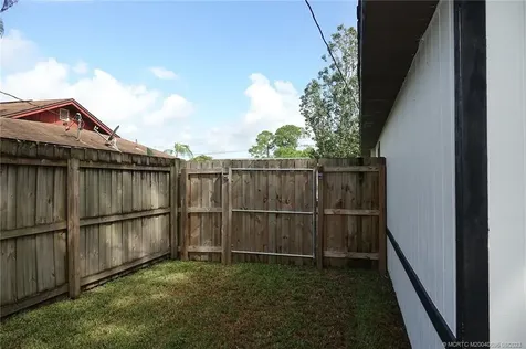 1384 SW Axtell Avenue Port Saint Lucie FL 34953