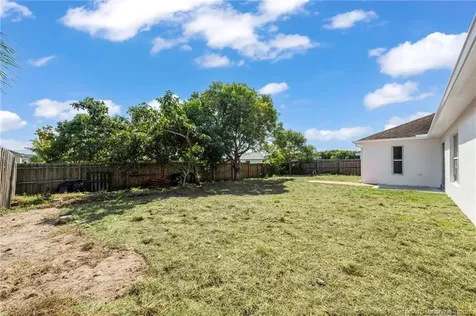 572 SW Mccomb Avenue Port Saint Lucie FL 34953