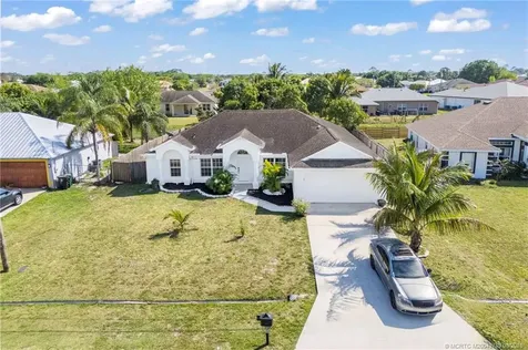 572 SW Mccomb Avenue Port Saint Lucie FL 34953