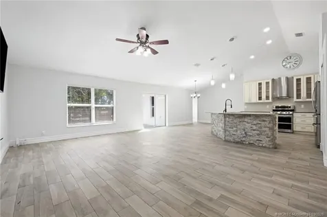 572 SW Mccomb Avenue Port Saint Lucie FL 34953