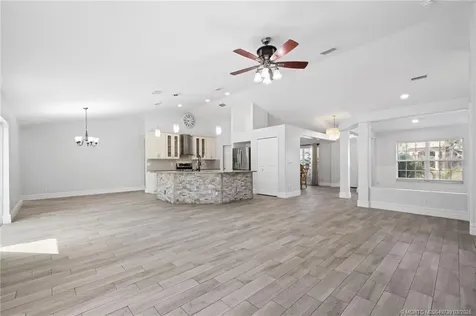 572 SW Mccomb Avenue Port Saint Lucie FL 34953