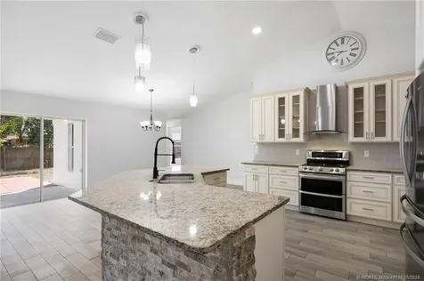 572 SW Mccomb Avenue Port Saint Lucie FL 34953